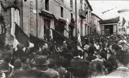 Manifestazione politica in P.zza Plebiscito - anno 1946